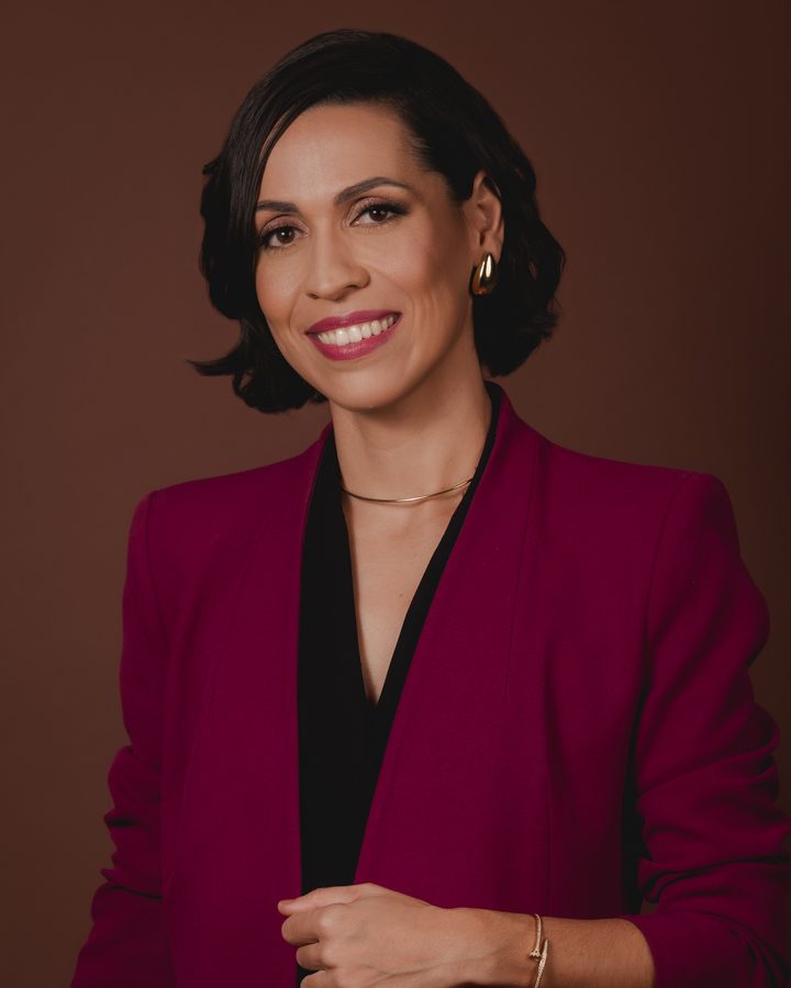 Retrato da Dra. Cinara Costa, médica ginecologista
